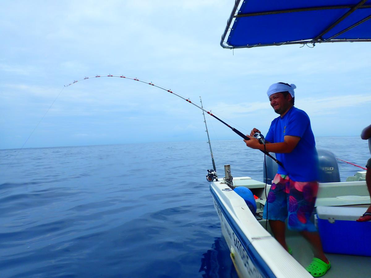 Sea Blue Hotel Onna Bagian luar foto